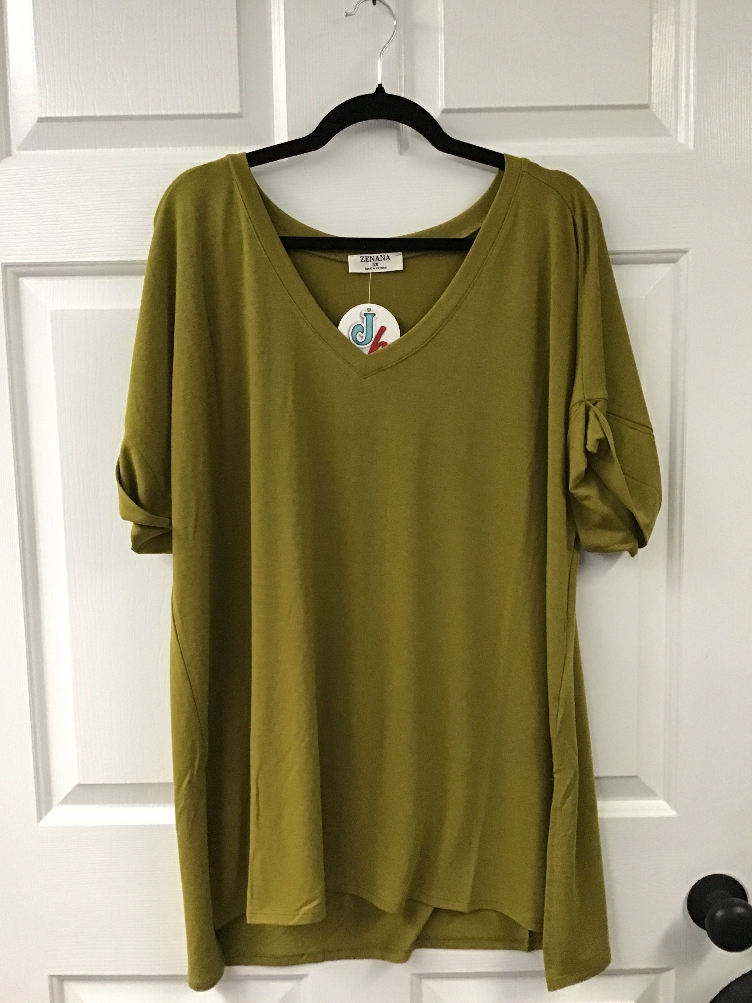 Plus Size Mustard V-Neck Tunic Top – Short Sleeve Side Slit Blouse for Casual & Layered Styling