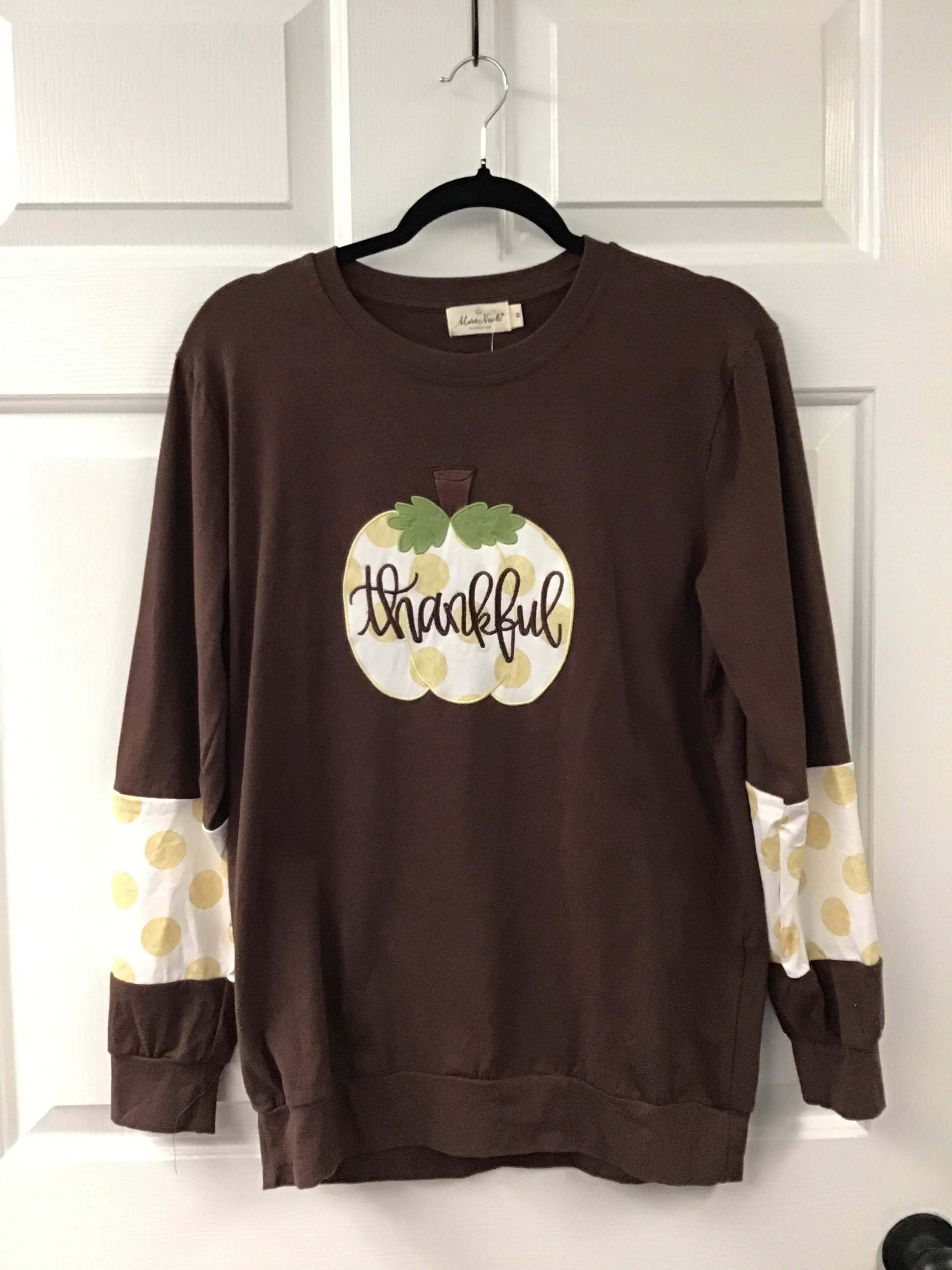 Women’s “Thankful” Brown Crew Neck Sweatshirt – Gold Dot Pumpkin Print Fall Top (Mom & Me Collection)