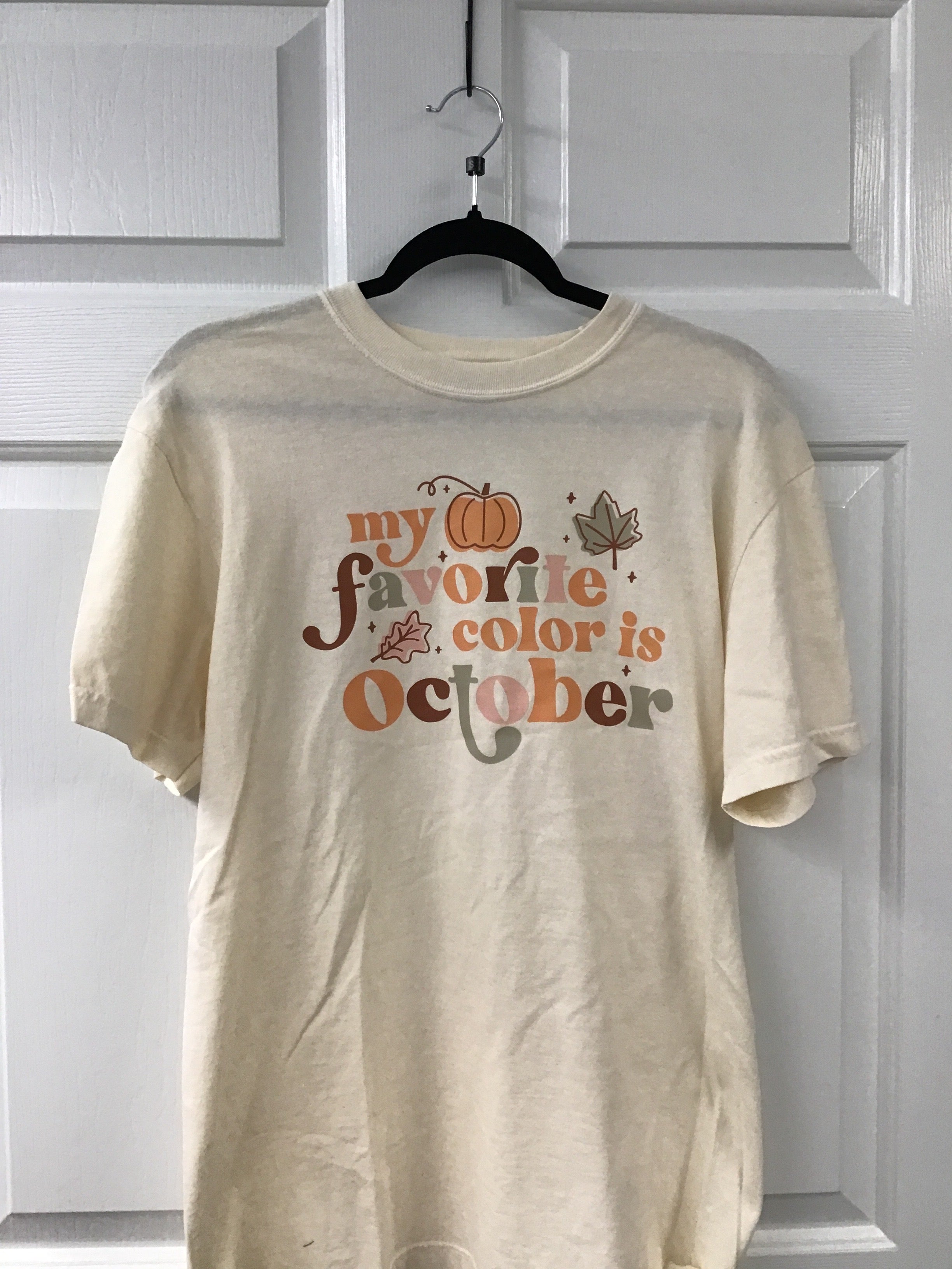 Women’s “My Favorite Color Is October” Fall Graphic Tee – Pumpkin & Leaf Print Shirt in Soft Neutral