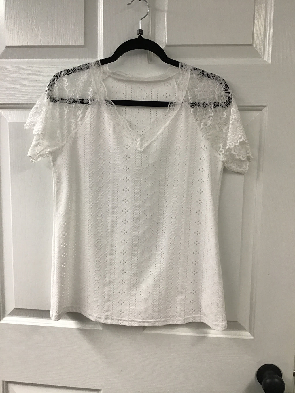 Women’s White Lace V-Neck Blouse – Short Sleeve Textured Top with Floral Crochet Detail