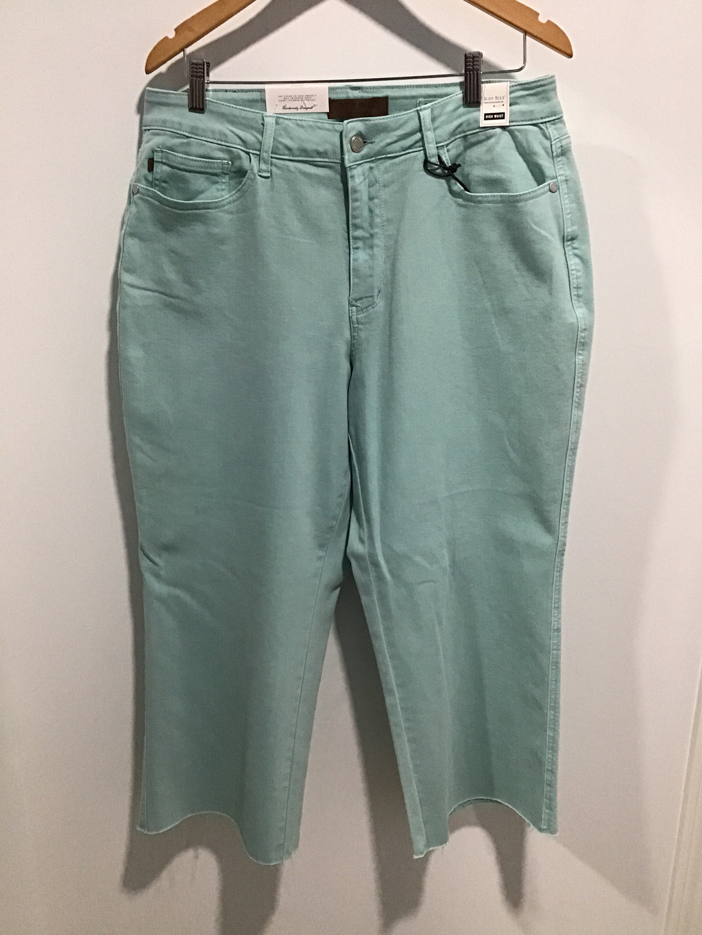 JB Light Blue Sky Cropped Jeans – High-Rise Stretch Denim Capris with Sculpting Fit & Classic Pockets