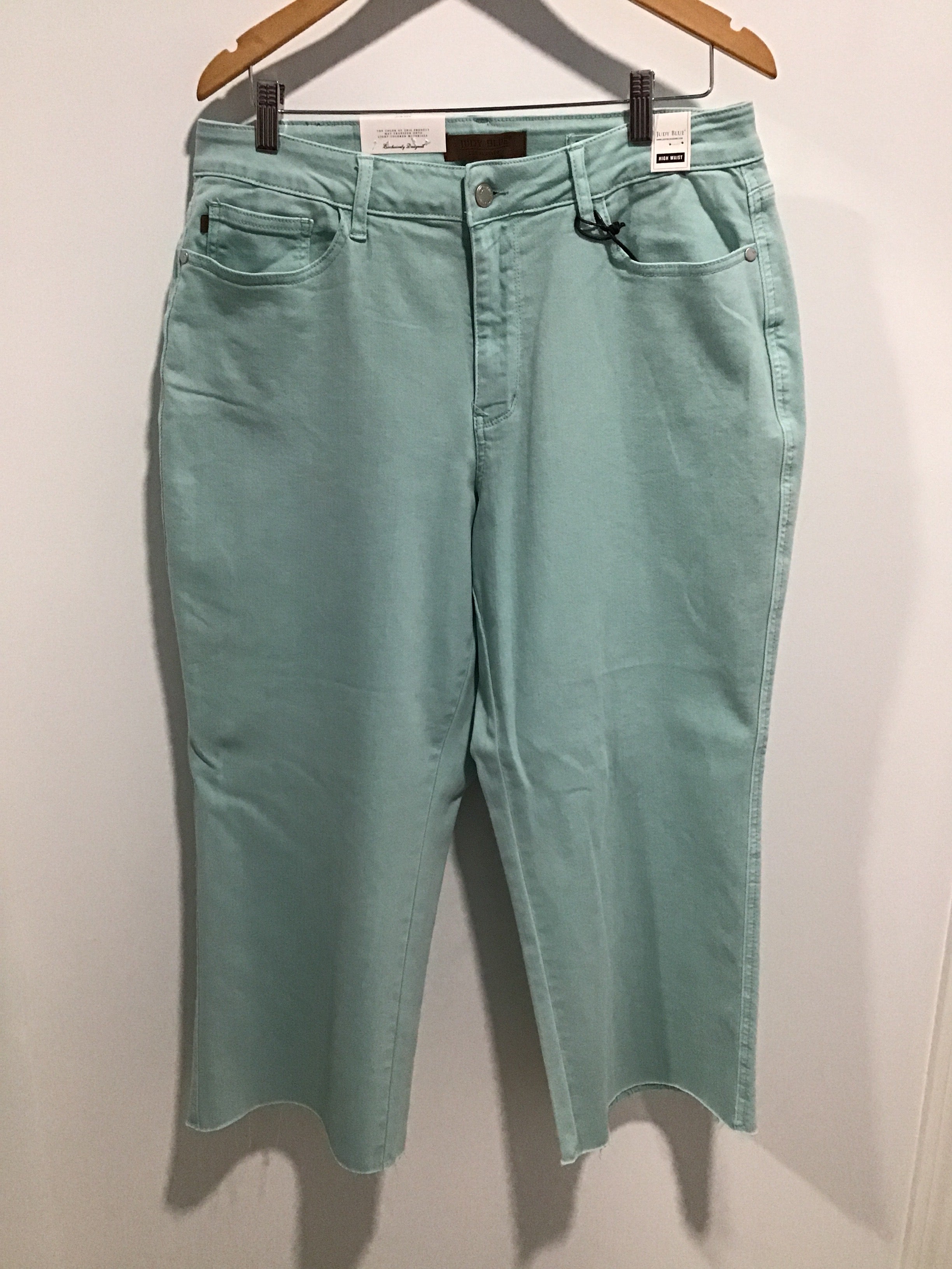 JB Light Blue Sky Cropped Jeans – High-Rise Stretch Denim Capris with Sculpting Fit & Classic Pockets