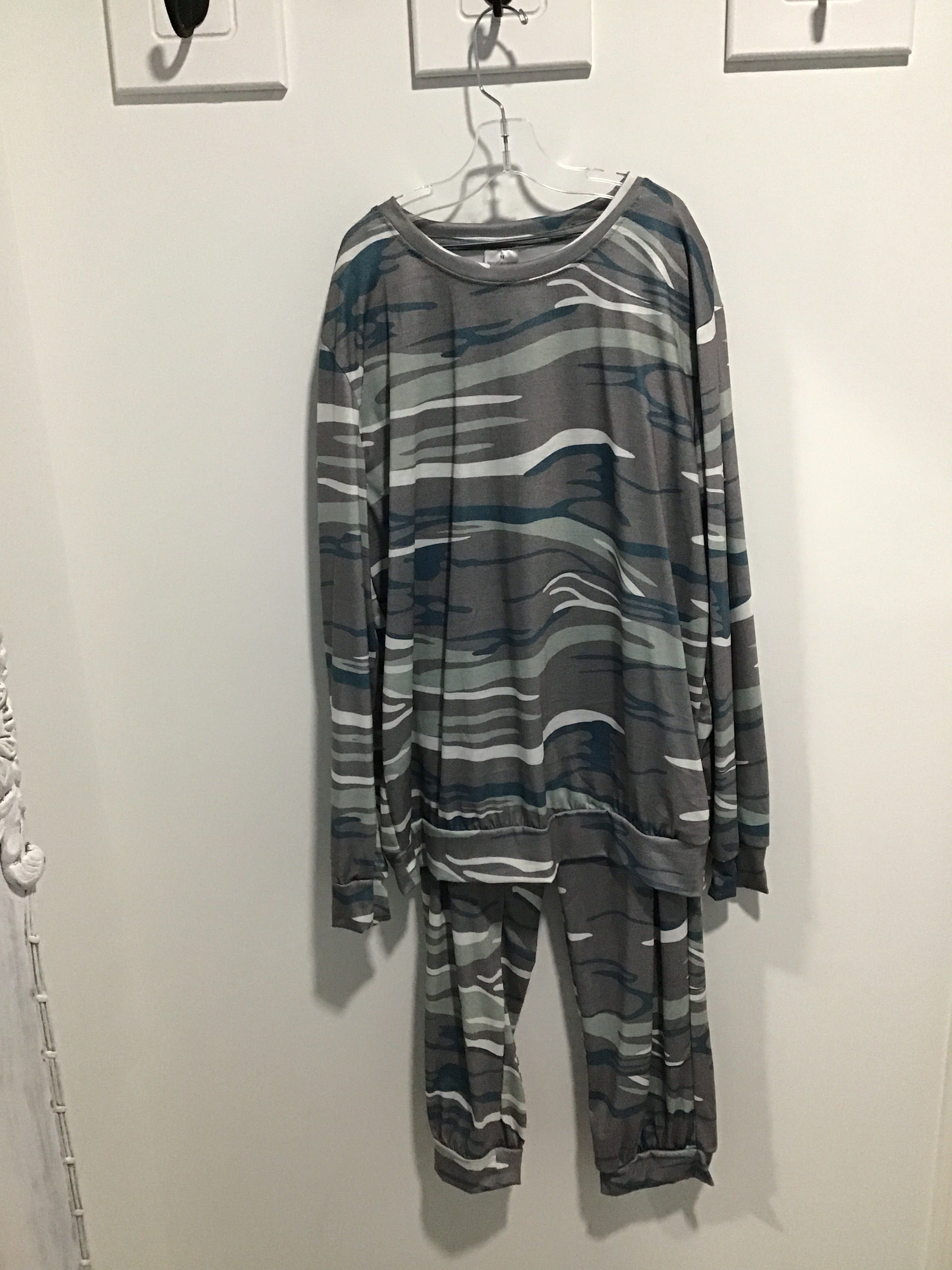 Mommy & Me Camo Lounge Jogger Set – Soft Matching Long Sleeve Top & Pants in Blue-Grey Streak Print