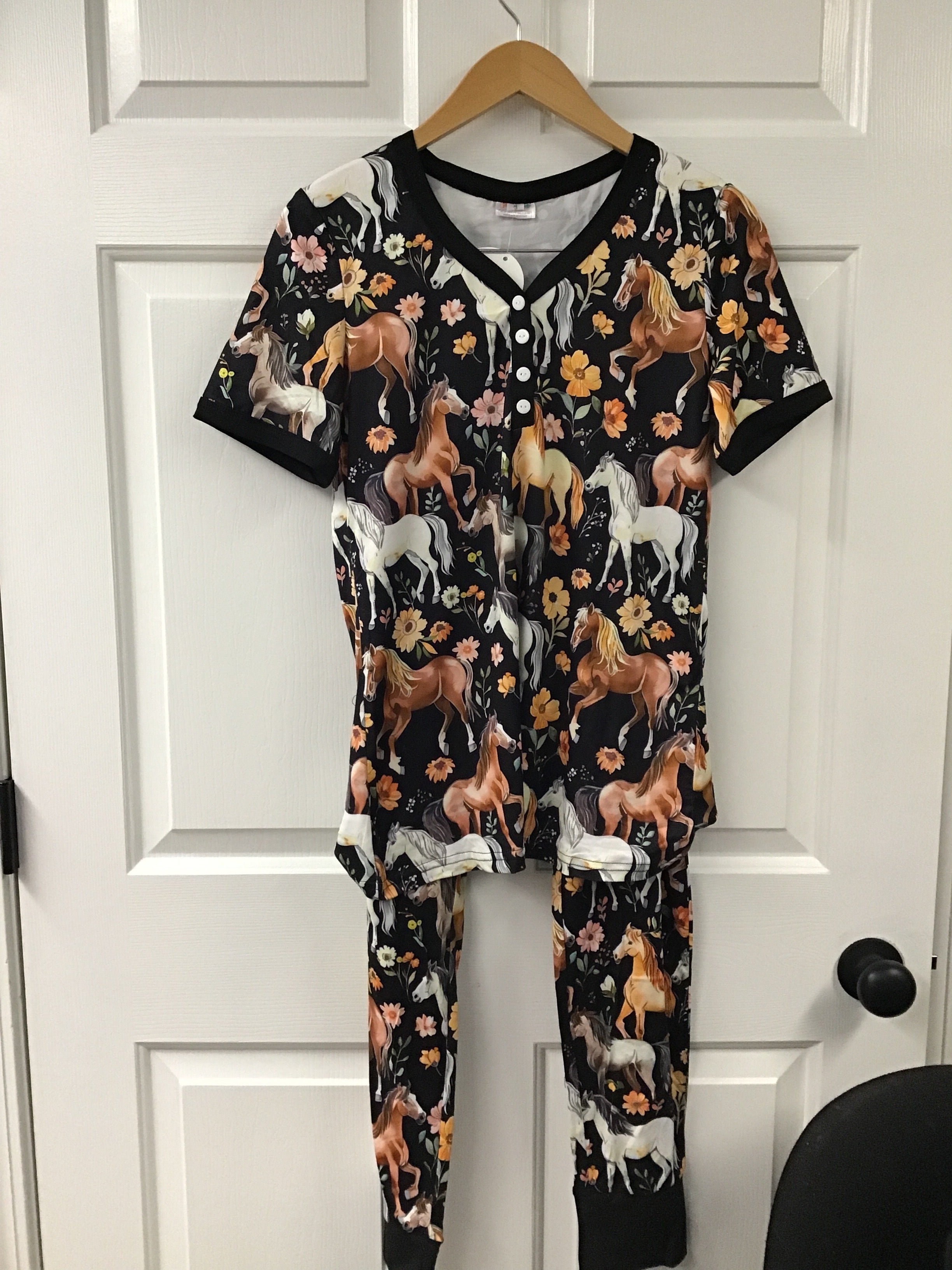 Women’s Horse Print Jogger Pajama Set – Short Sleeve Button-Up Top & Cuffed Pants Sleepwear