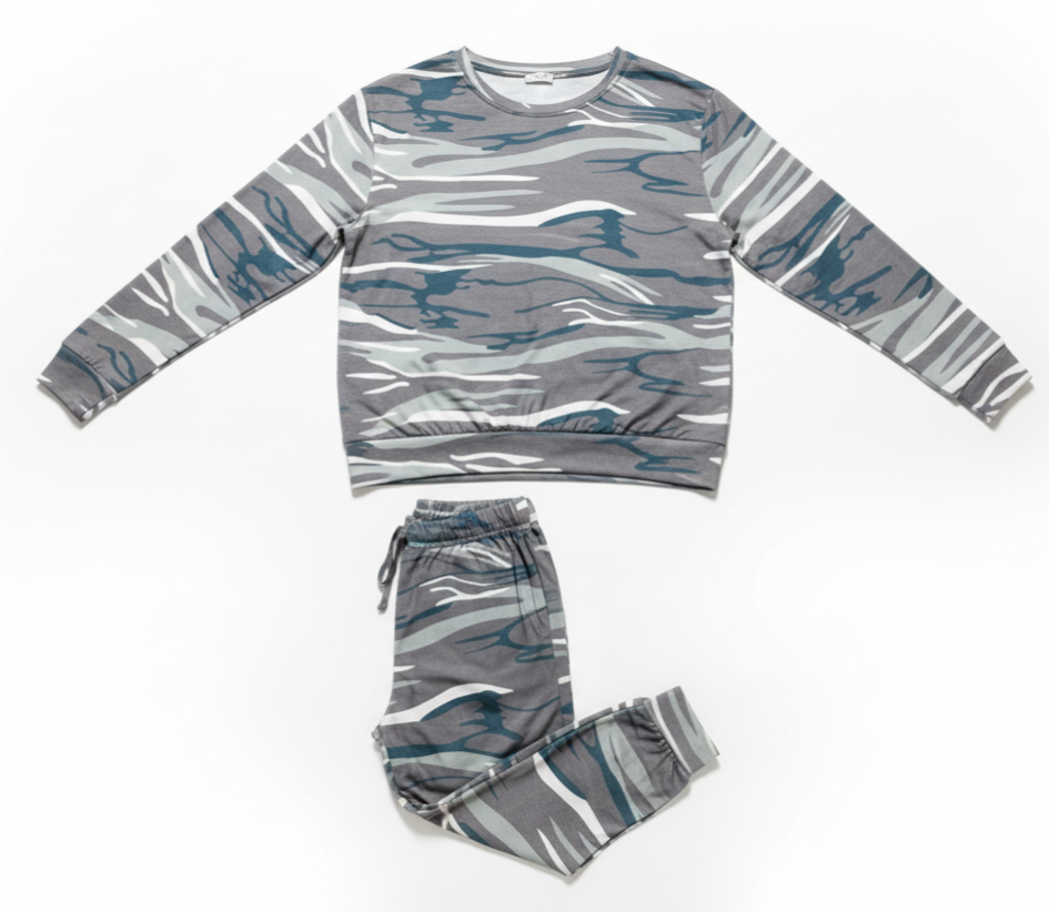 Mommy & Me Camo Lounge Jogger Set – Soft Matching Long Sleeve Top & Pants in Blue-Grey Streak Print