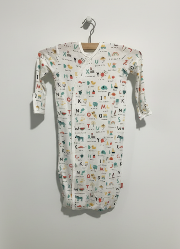 Magnetic Alphabet Print Baby Gown Set – “ABC Love” Educational Infant Sleepwear with Foldover Mitts & Zipper Closure