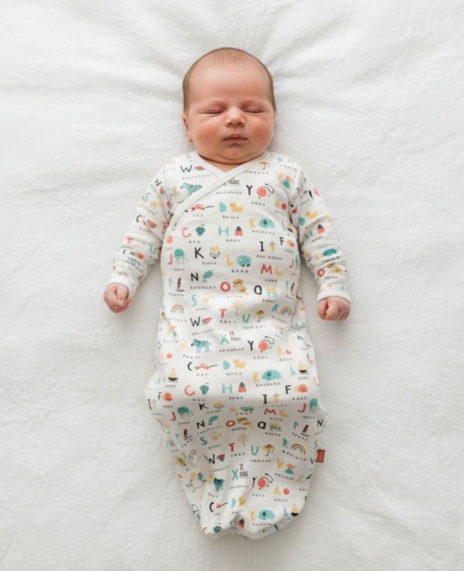 Magnetic Alphabet Print Baby Gown Set – “ABC Love” Educational Infant Sleepwear with Foldover Mitts & Zipper Closure