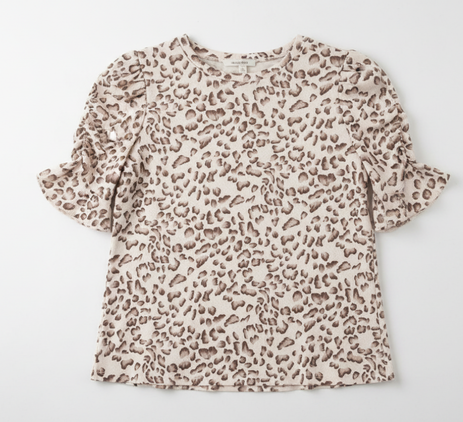 Women’s Textured Leopard Print Ruched Tee – Short Sleeve Beige Animal Pattern Top with Stretch Fit