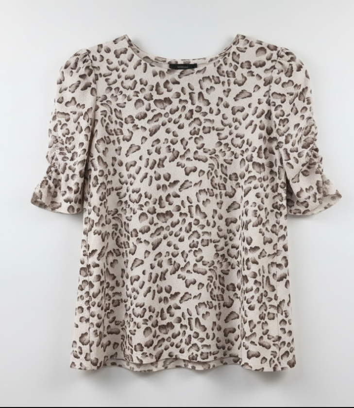 Women’s Textured Leopard Print Ruched Tee – Short Sleeve Beige Animal Pattern Top with Stretch Fit