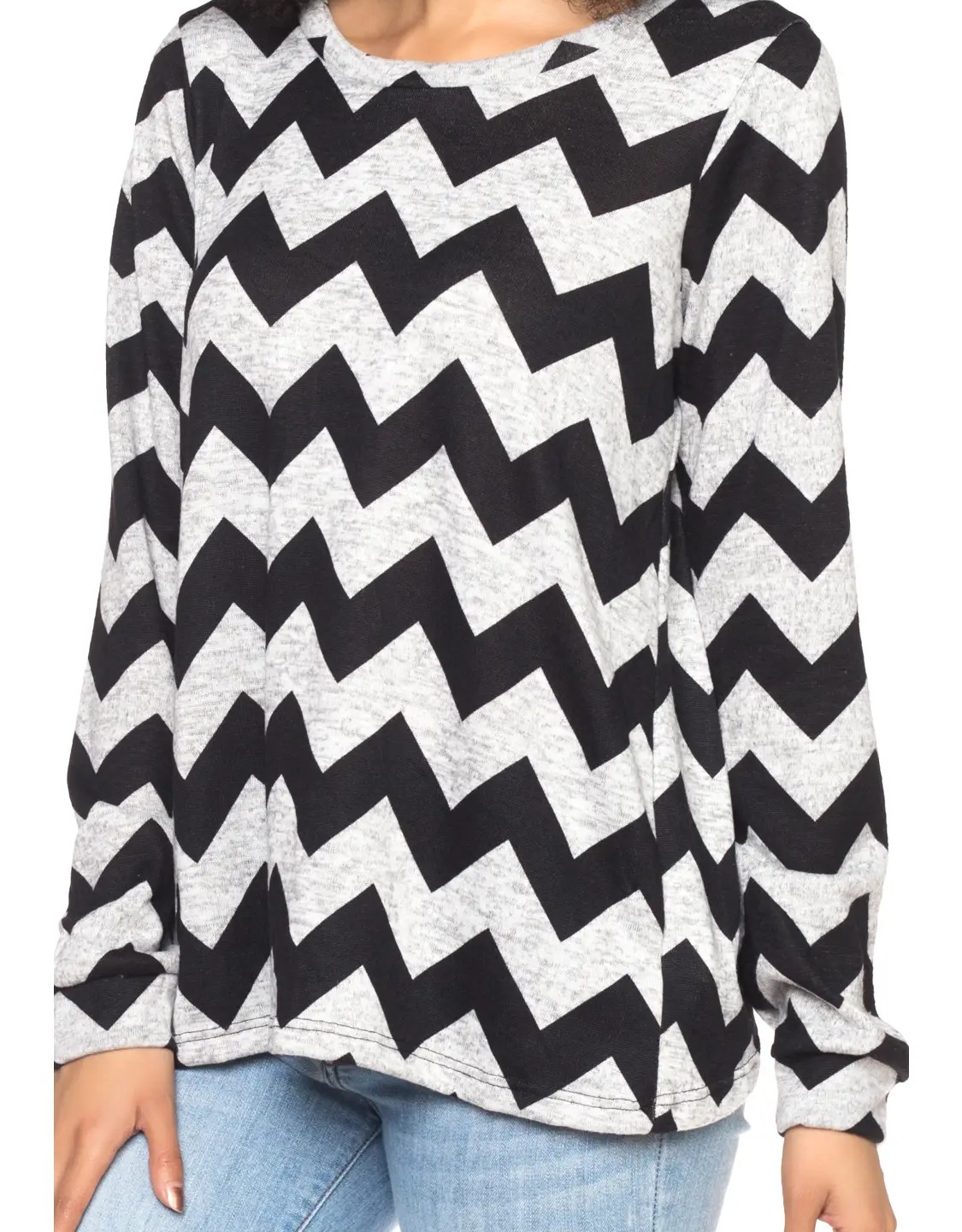 Women’s Black & White Chevron Print Top – Long Sleeve Geometric Pullover with Modern Edge